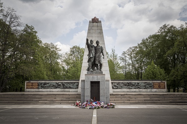 pamatnik ilustracni foto