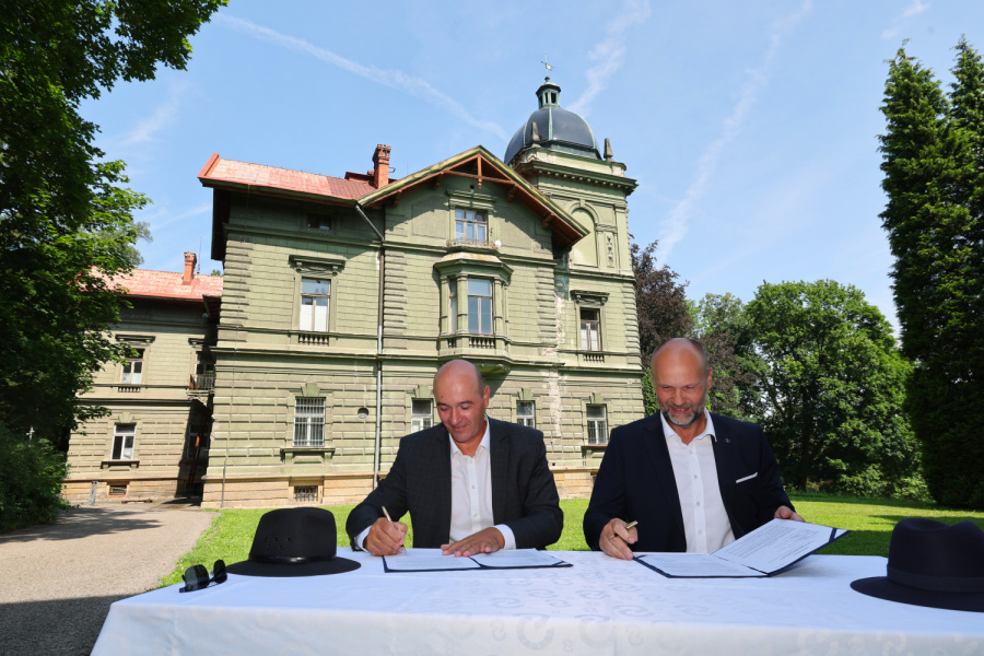 Kraj a Nový Jičín společně zachrání Hückelovy vily