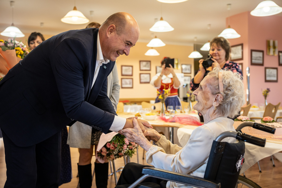 Sté narozeniny slaví paní Jarmila z Domova Duha