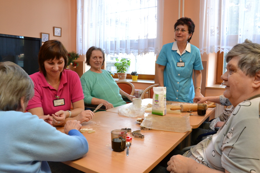 Kraj přispěje na mzdy pracovníků v sociálních službách